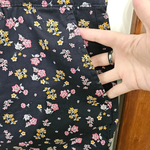 Lane Bryant Floral Womens Midi Shorts Size 20 Cotton Blend Signature Fit Chino - Picture 6 of 9